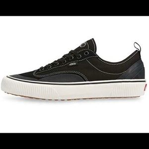 NWT Women’s Vans Destruct SF Sneakers, Size 8.5